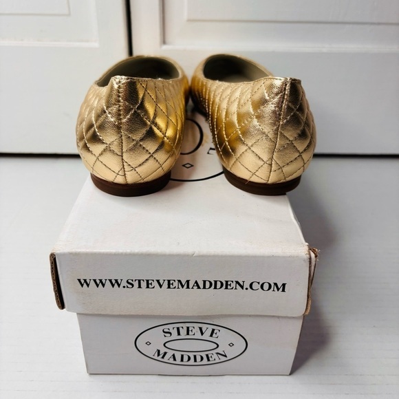 New STEVE MADDEN The Hot Gold Leather Quilted Flats Size 9 - Picture 5 of 7